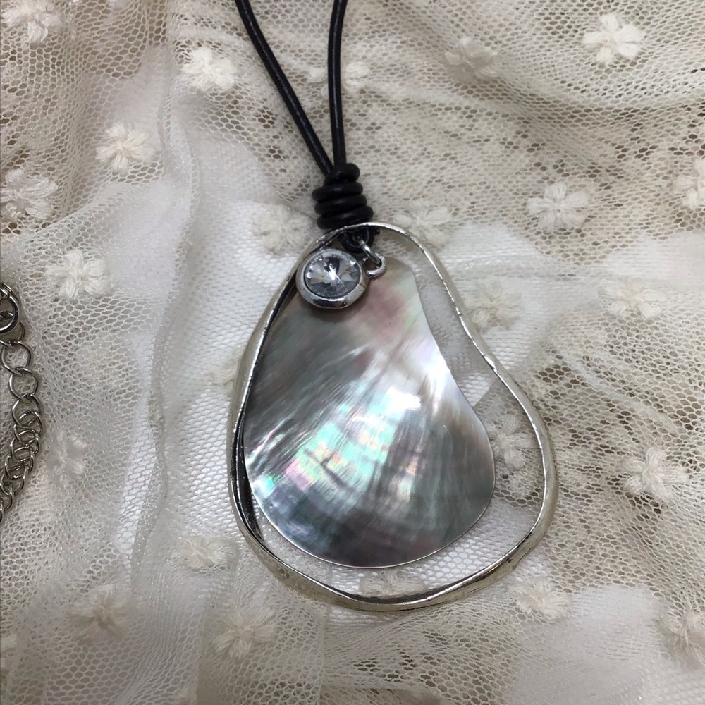 Boho Long Iridescent Clam Shell Rhinestone Pendant Rope Necklace - Picture 9 of 10